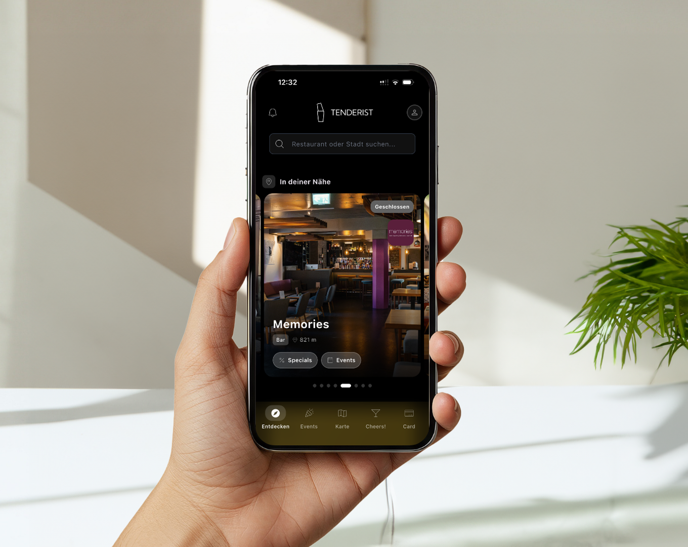 Tenderist App auf iPhone in der Hand