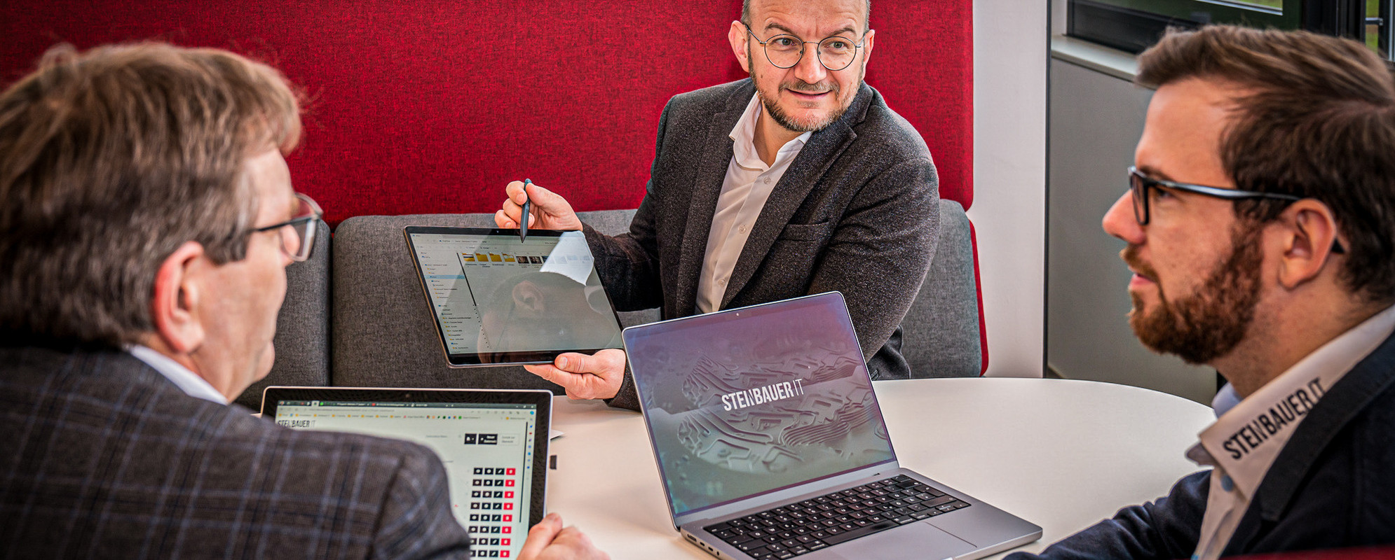 STEINBAUER IT Team bei der Arbeit